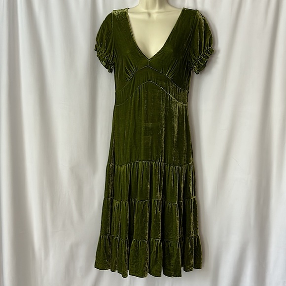 BCBGMaxAzria Dresses & Skirts - BCBG MaxAzria NWT Loden Green Fit & Flare Velvet Short Sleeve Dress **Size S**